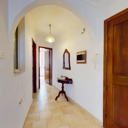 6th Floor Seafront With Open Sea Views *