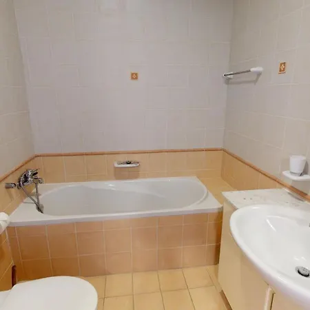 6th Floor Seafront With Open Sea Views Апартаменты *