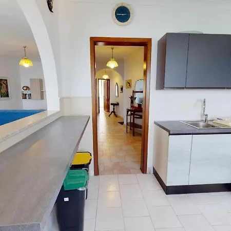 아파트 6th Floor Seafront With Open Sea Views