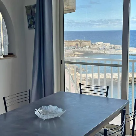 6th Floor Seafront With Open Sea Views 아파트